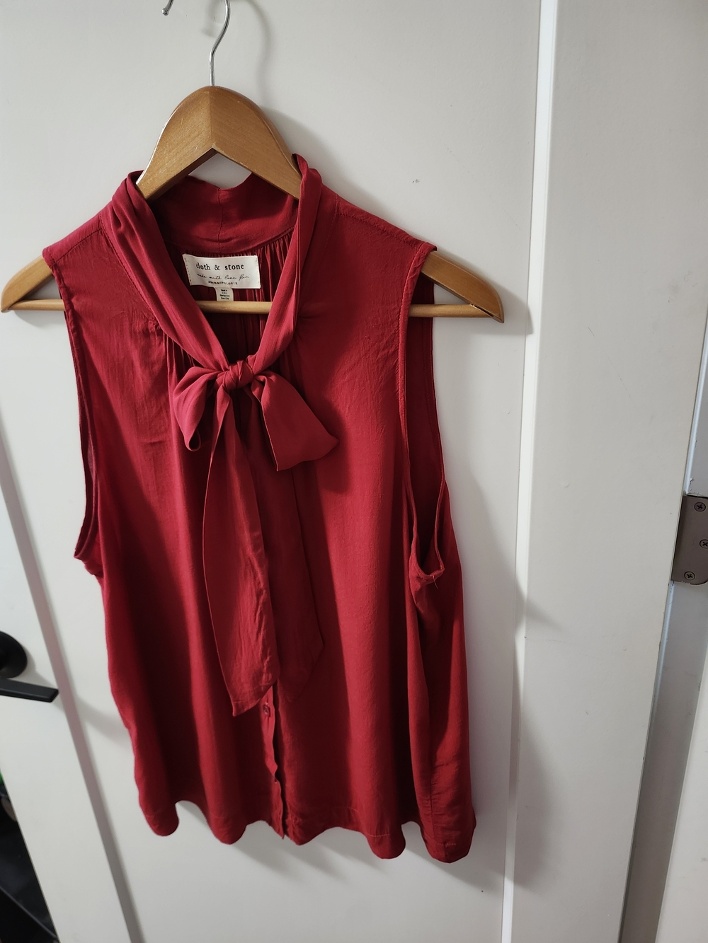 cloth & stone Sleeveless Tie-Neck Blouse in Red